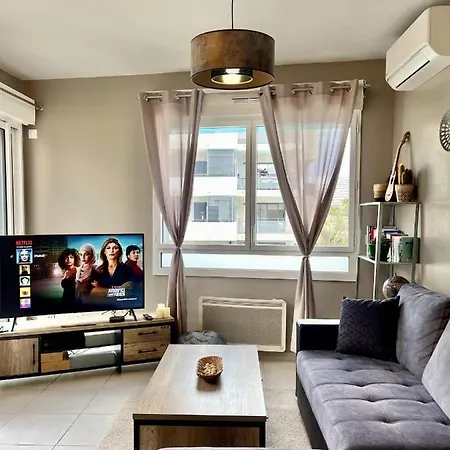 Tres Bel Dans Avec Piscine A 5min Des Plages De Loubet. Apartment Villeneuve-Loubet