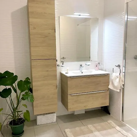 Apartment Tres Bel Dans Avec Piscine A 5min Des Plages De Loubet. Villeneuve-Loubet